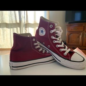 Women’s maroon high top converse
